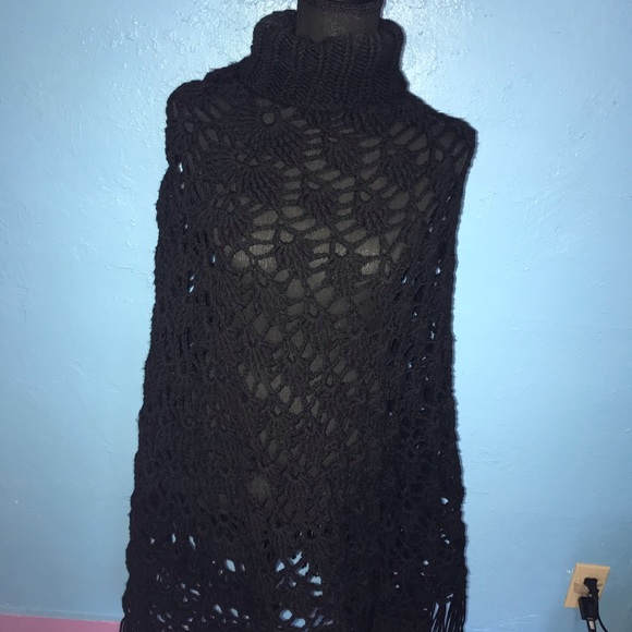 Crochet handmade poncho - Picture 1 of 3